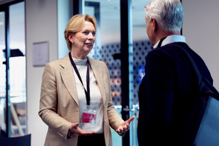 Parkmanager in gesprek met ondernemers